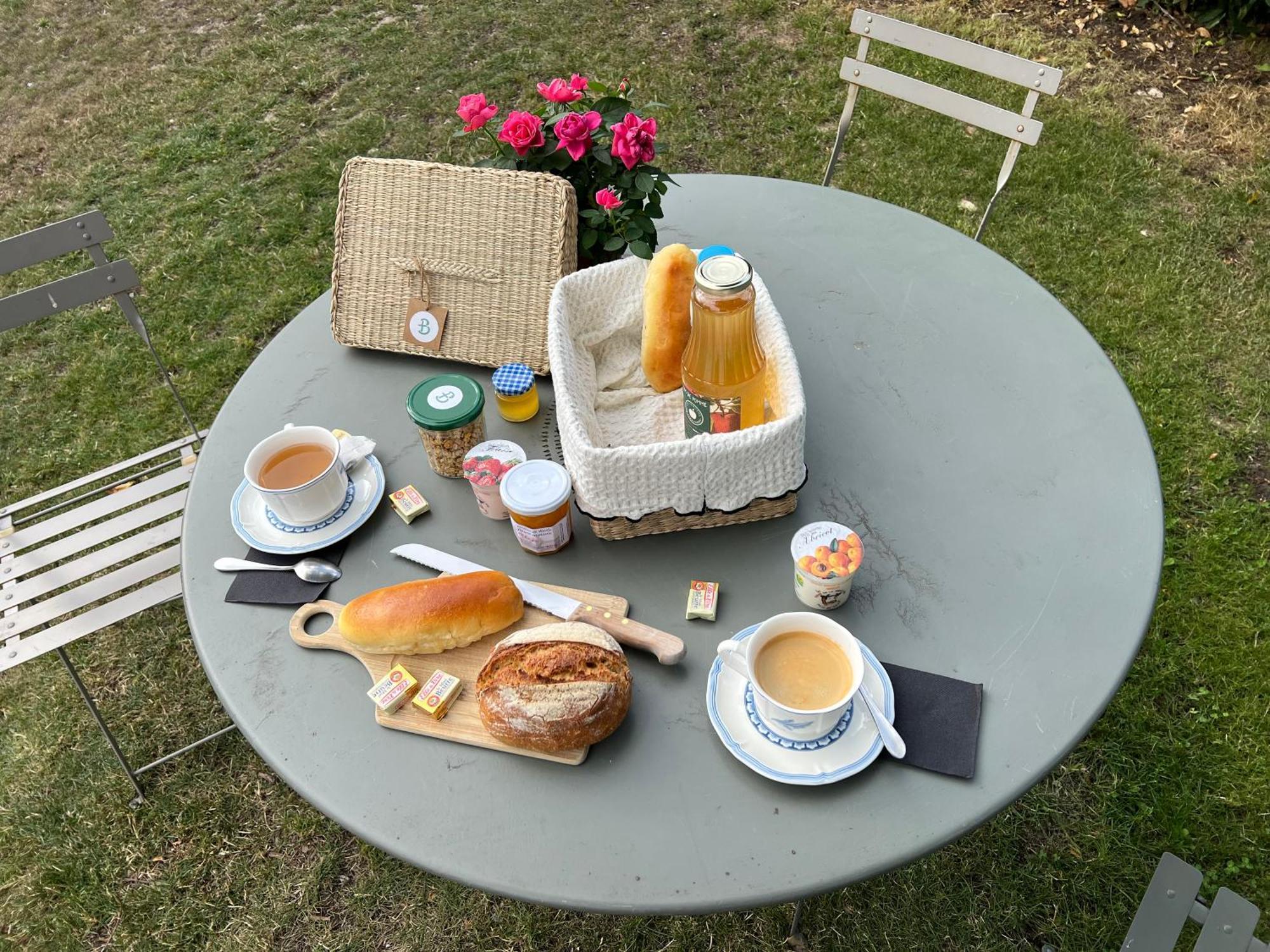 Paddock Prestige By La Boite En Plus Chantilly Exterior photo